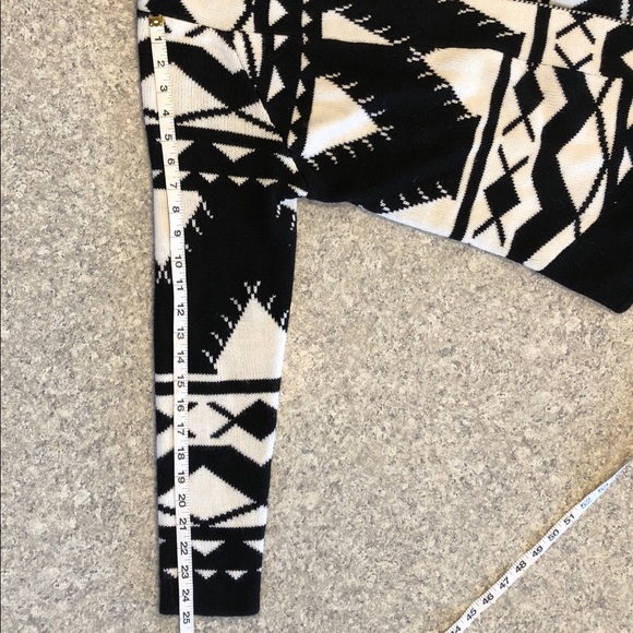 Forever 21 Sweater - Picture 4 of 9